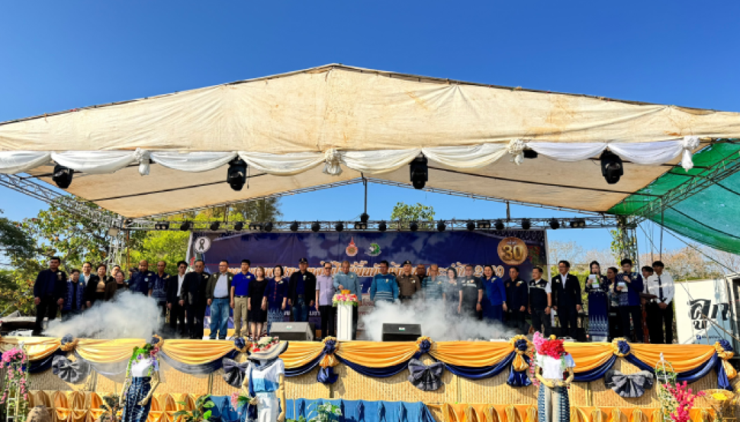 วันพฤหัสบดี ที่ 12 เดือน กุมภาพันธ์ พ.ศ. 2569 นางวลารัตน์ ปฏิเวศ ผู้อำนวยการโรงเรียนเดื่อศรีไพรวัลย์ นำคณะครูและนักเรียน ชมนิทรรศการ งานเกษตรและเทคโนโลยีพื้นบ้านอีสาน ประจำปี 2569 ครั้งที่ 30 โดยมี นายเอกภพ โสภณ รองผู้ว่าราชการจังหวัดสกลนคร เป็นประธานในพิ