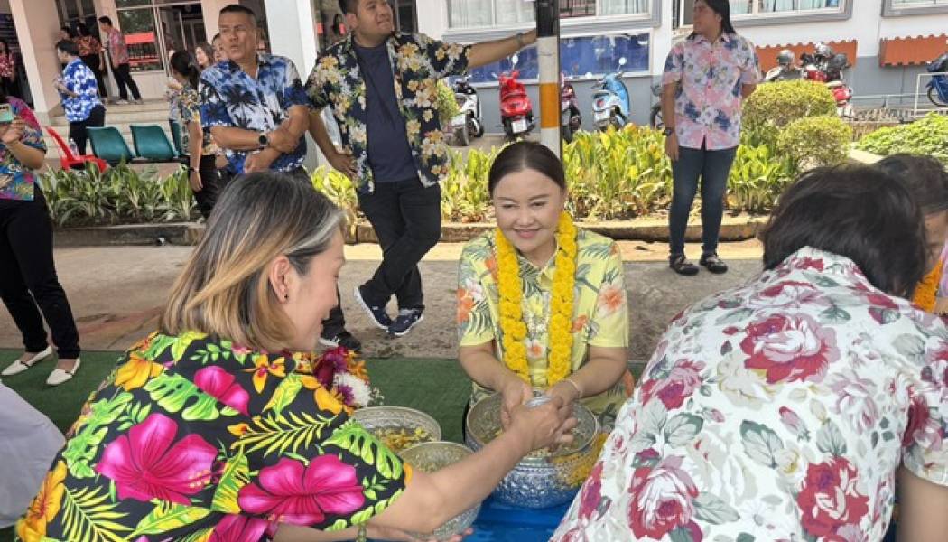 ร่วมสืบสานประเพณีสงกรานต์ รดน้ำขอพร นายก อบจ.สกลนคร เสริมสิริมงคลรับปีใหม่ไทย ๒๕๖๙