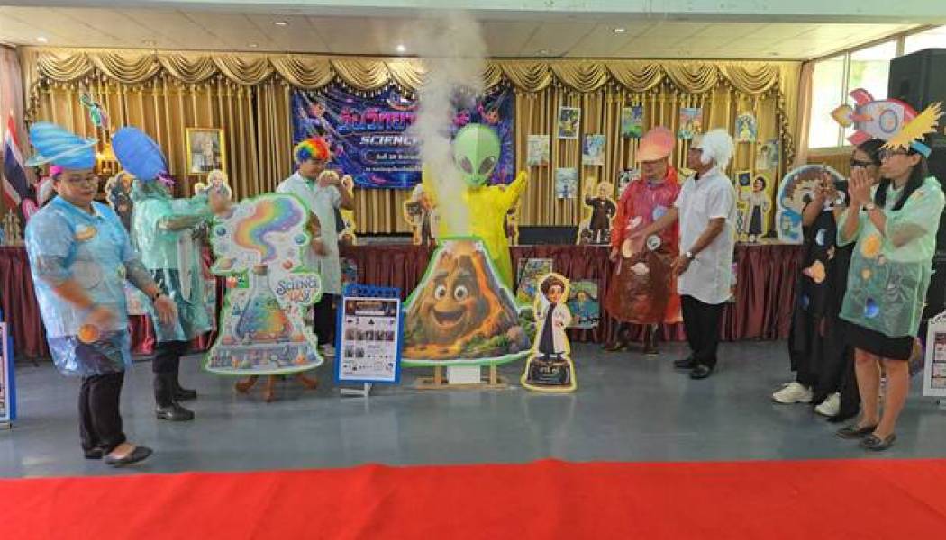 โรงเรียนเดื่อศรีไพรวัลย์ จัดยิ่งใหญ่ 